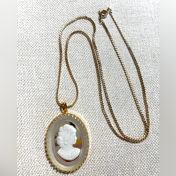 Damart Jewelry - Vintage Damart Brand Cameo Gold Toned 24 In Necklace With Mirrored Background